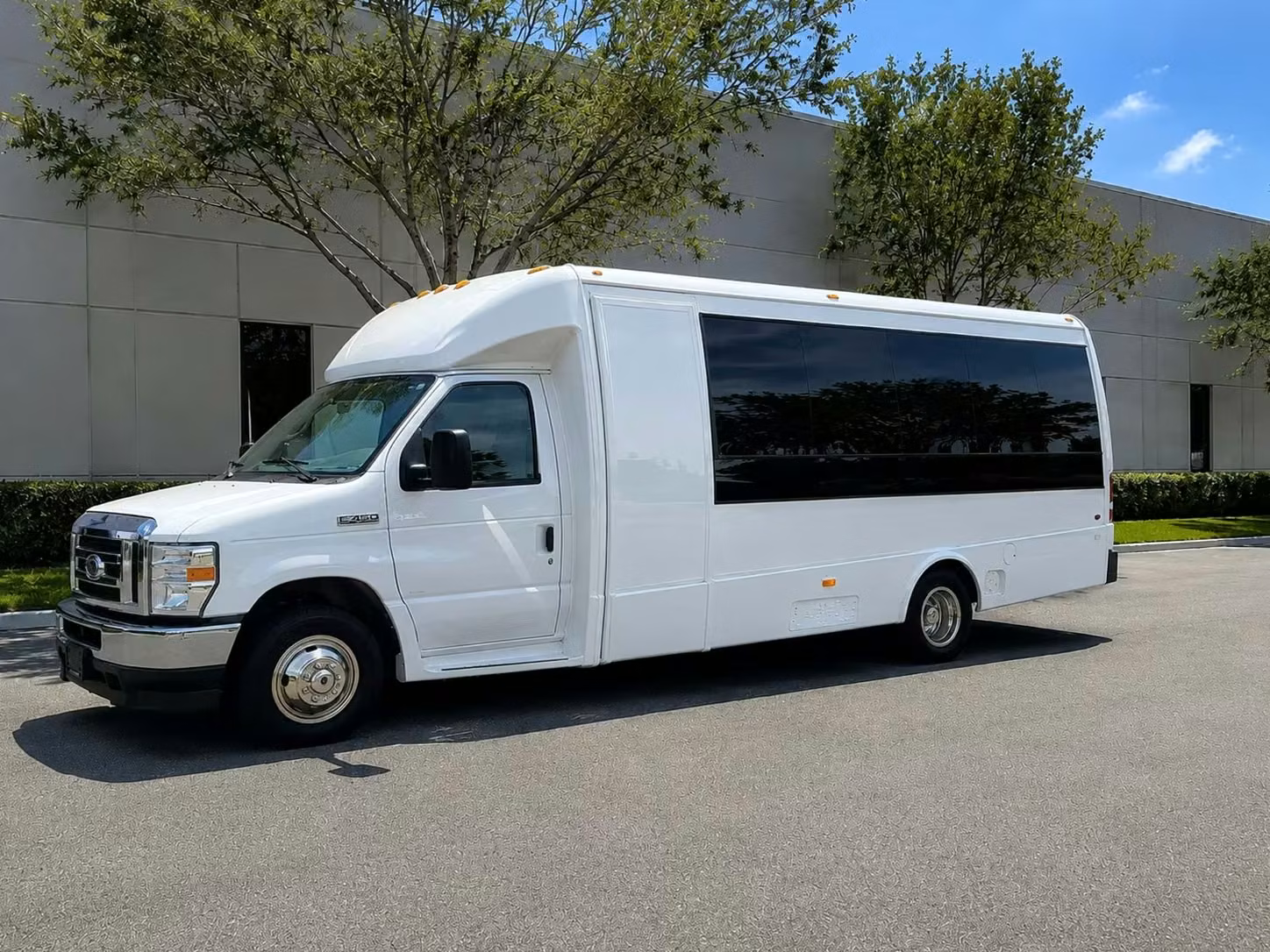 bell 15 passenger minibus rental