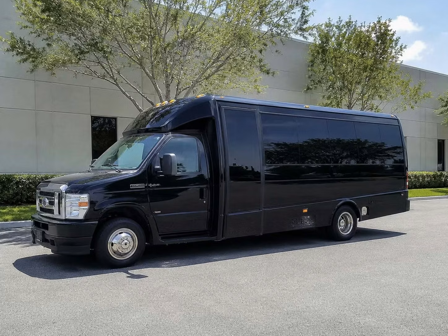 bell 18 passenger minibus rental