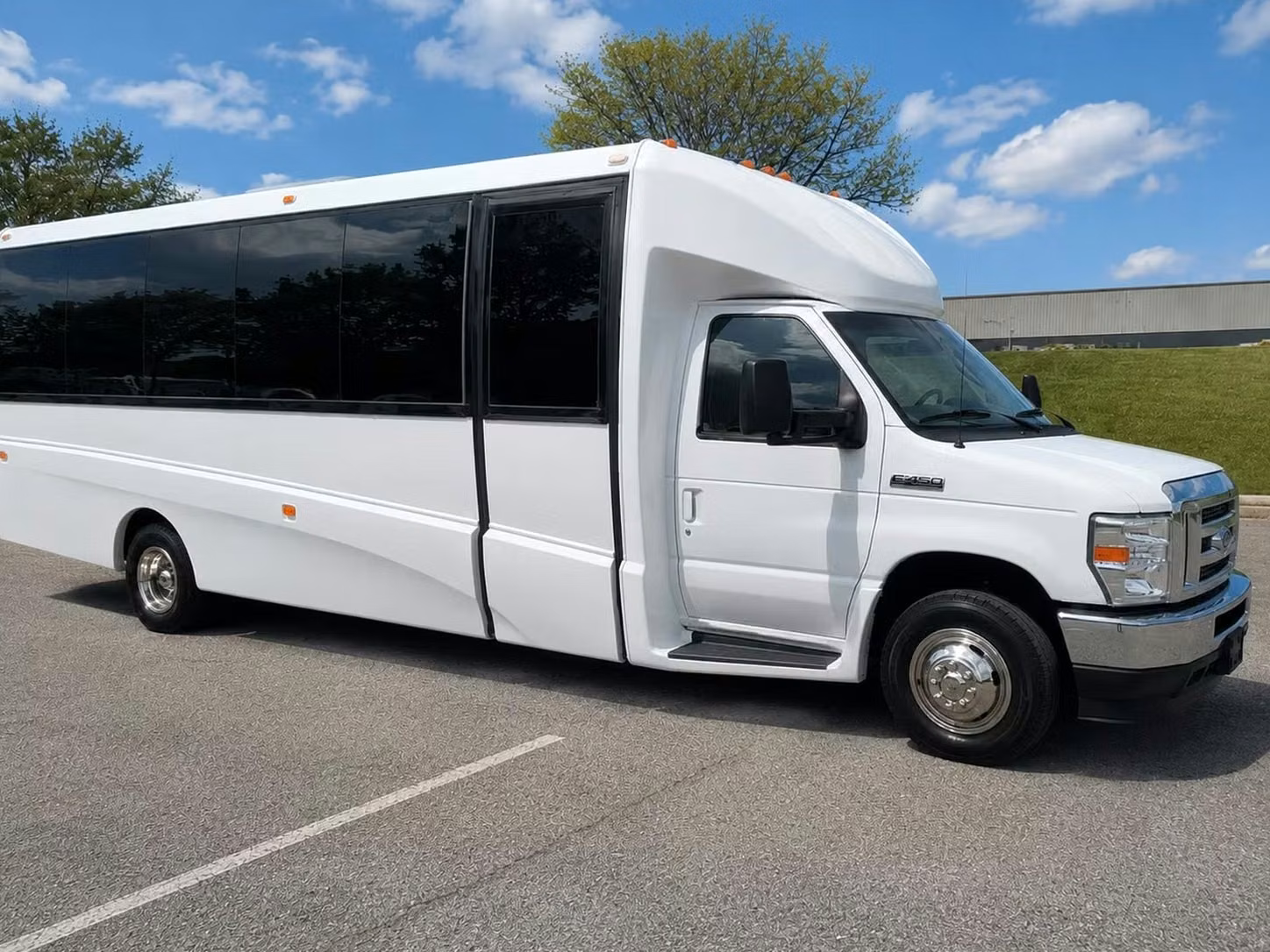 bell 20 passenger minibus rental